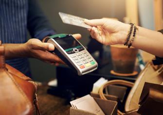 信用卡的最低还款和分期还款哪个比较好？配图
