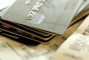 信用卡提现手续费多少？信用卡提现如何避免高额利息？
