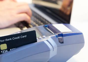 信用卡的挂失和补卡服务如何办理？