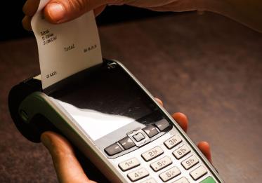 如何正确使用信用卡避免高额利息？信用卡有哪些常见的优惠活动？